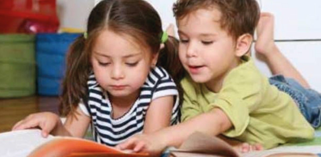 Imagen de Club de Lectura, Ninos leyendo.